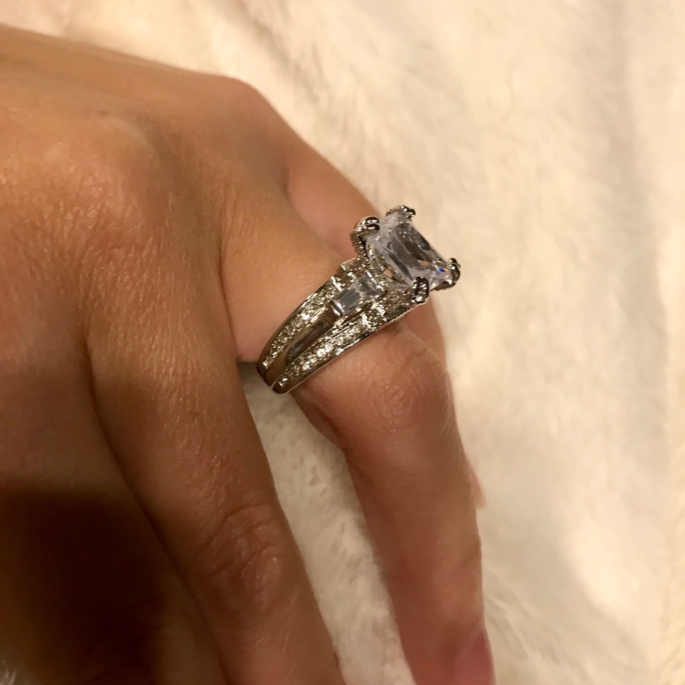 Gorgeous Silver Wedding Ring - Picture 3 of 4